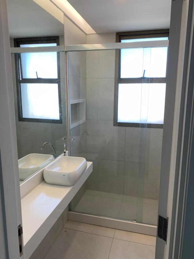 Flat Com 65 Metros; Sala; Duas Suites; Cozinha Recem-Reformado Rio de Janeiro Luaran gambar